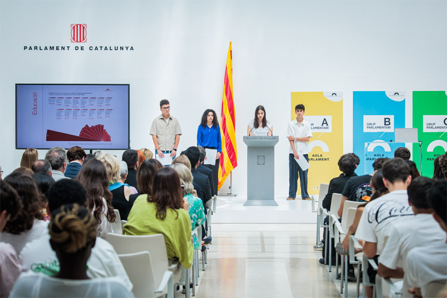 El país que ve. Article d'Agustí Colomines. Des de l'Escó 33. Foto: Parlament de Catalunya